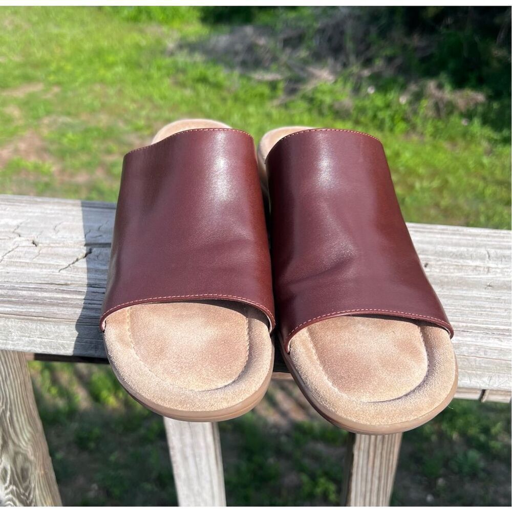 Bass Sandals - Picture 2 of 8